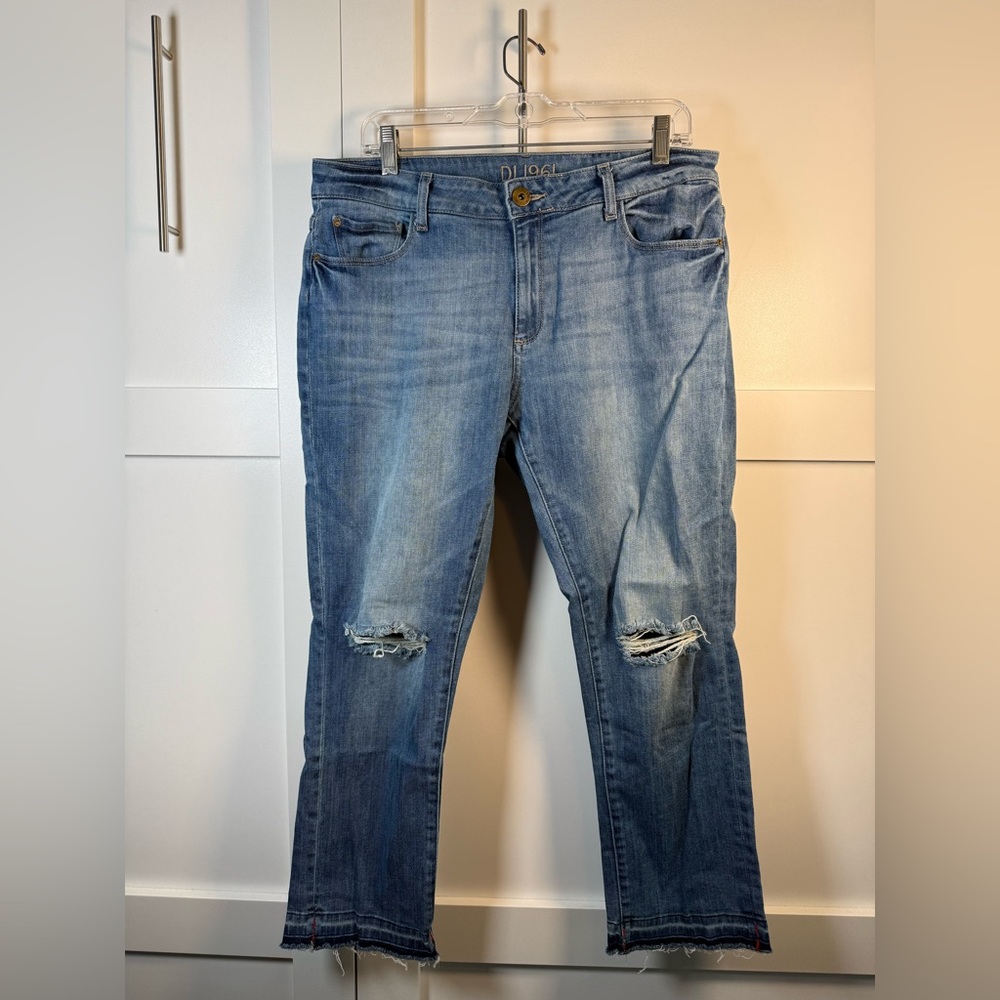 DL1961 Women's Light Blue Distressed Ankle Crop Jeans